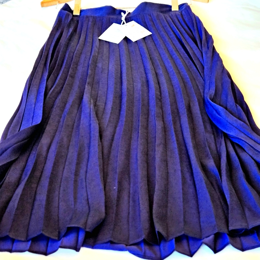Lauren Conrad Flowy Pleated Skirt